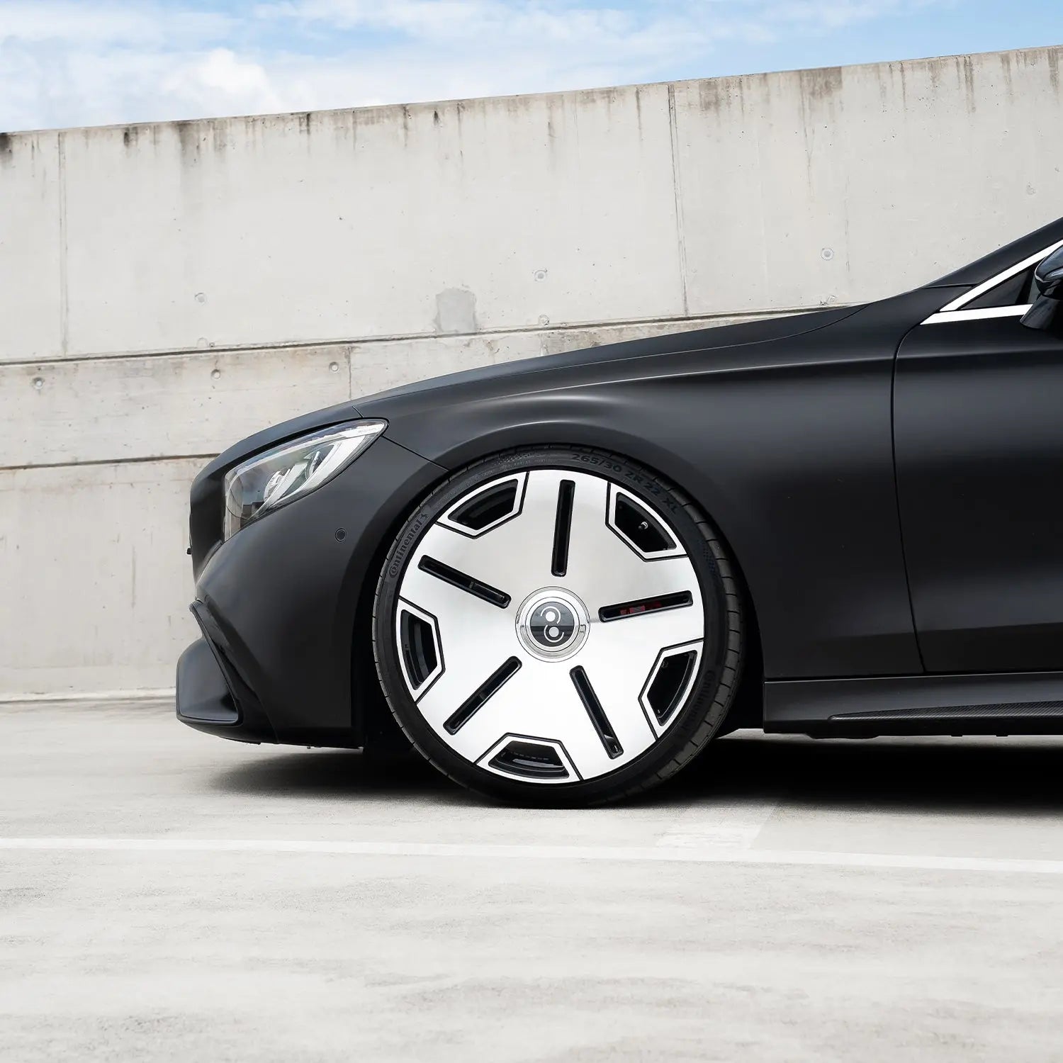 Mercedes-Benz S63 AMG with Radi8 R8L01 Forged Wheels – 22 Inch Silver Finish