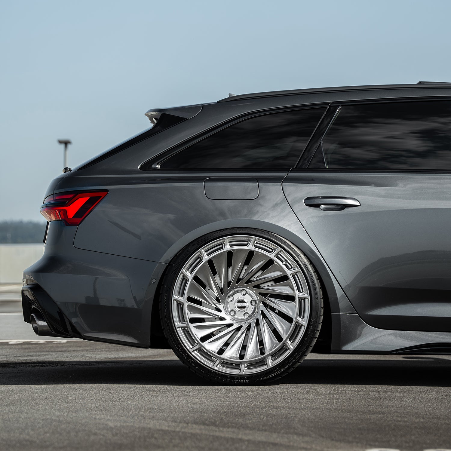 Close-up of Radi8 R808 forged wheels 23 inch on Audi RS6 C8 – silver custom design