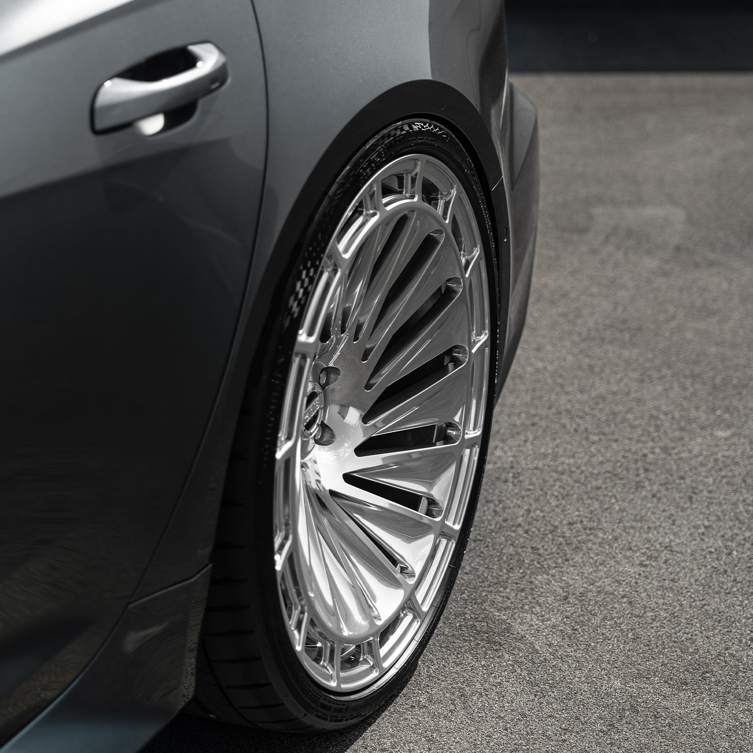 Audi RS6 C8 dynamic driving shot with Radi8 R808 23 inch forged wheels – performance rims