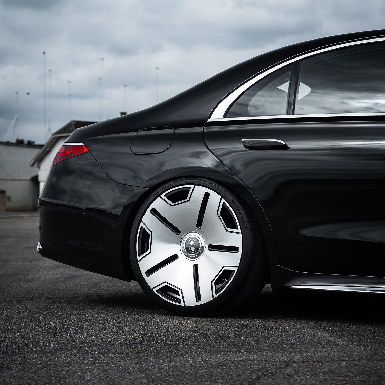 Mercedes S400 W223 on Radi8 R8L01 Forged 22 Inch Silver Wheels – Rear View