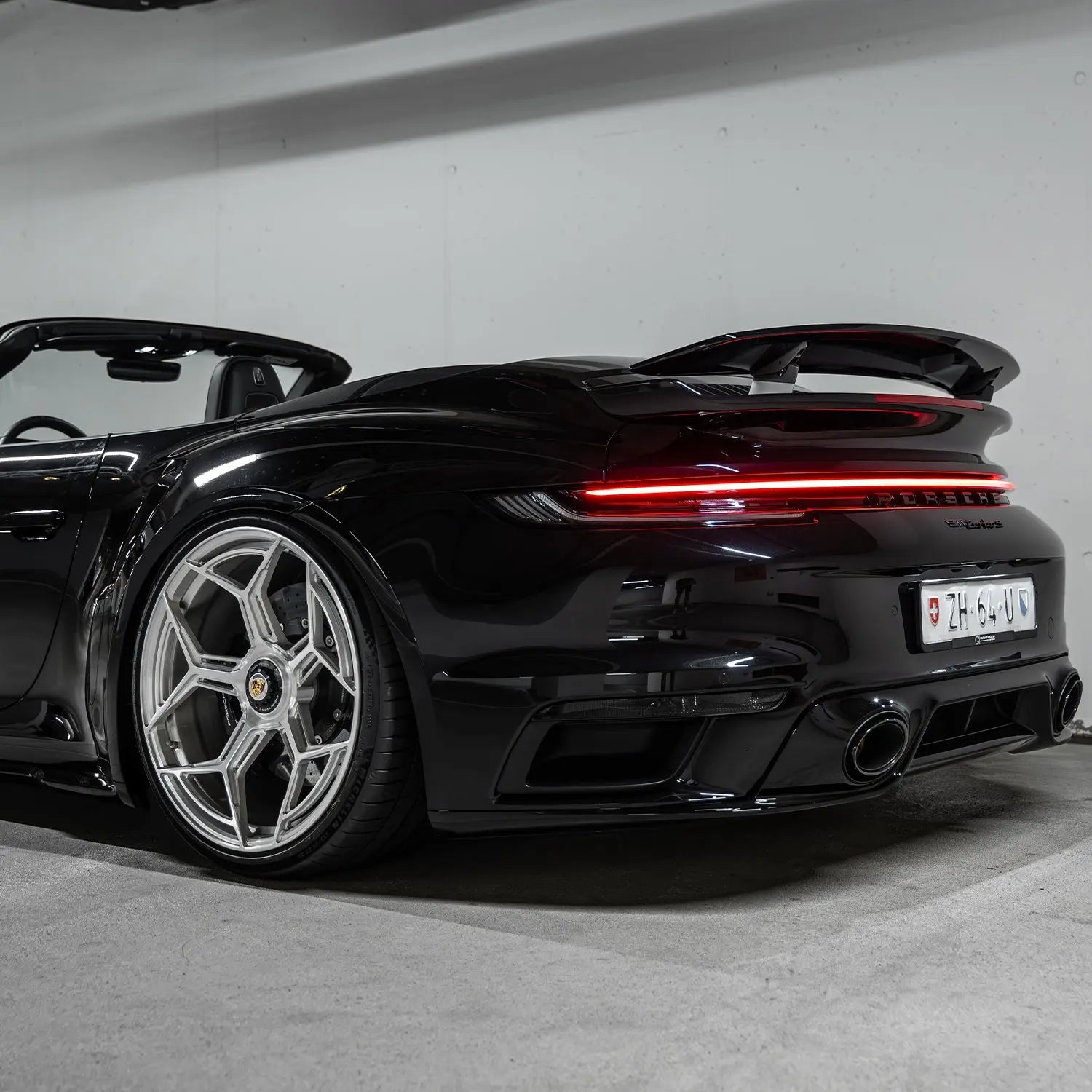 Rear view Porsche 992 Turbo S with Radi8 R804.C Silver forged wheels – 21 inch custom rims