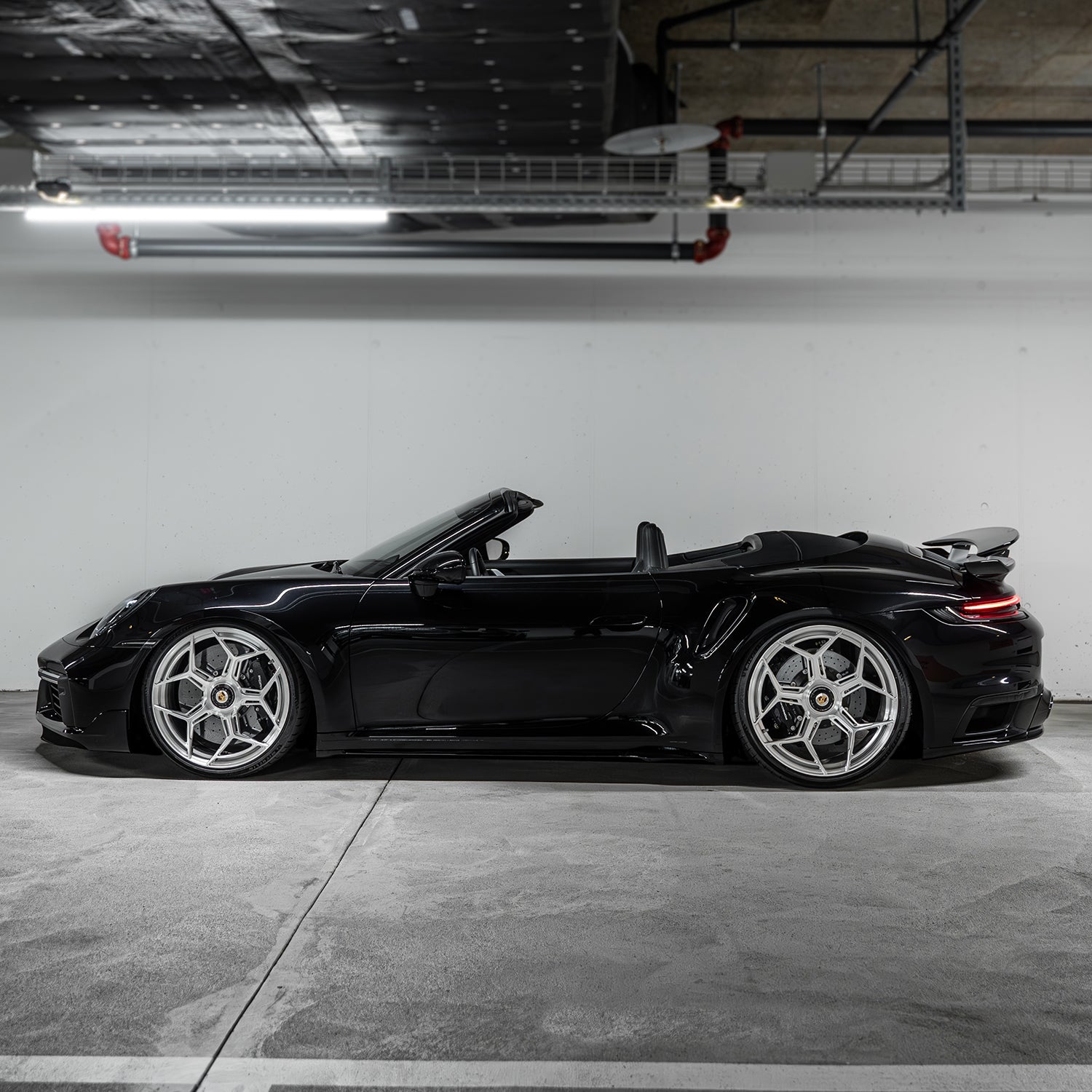 Front angle Porsche 992 Turbo S with Radi8 R804.C Silver forged wheels – custom performance rims
