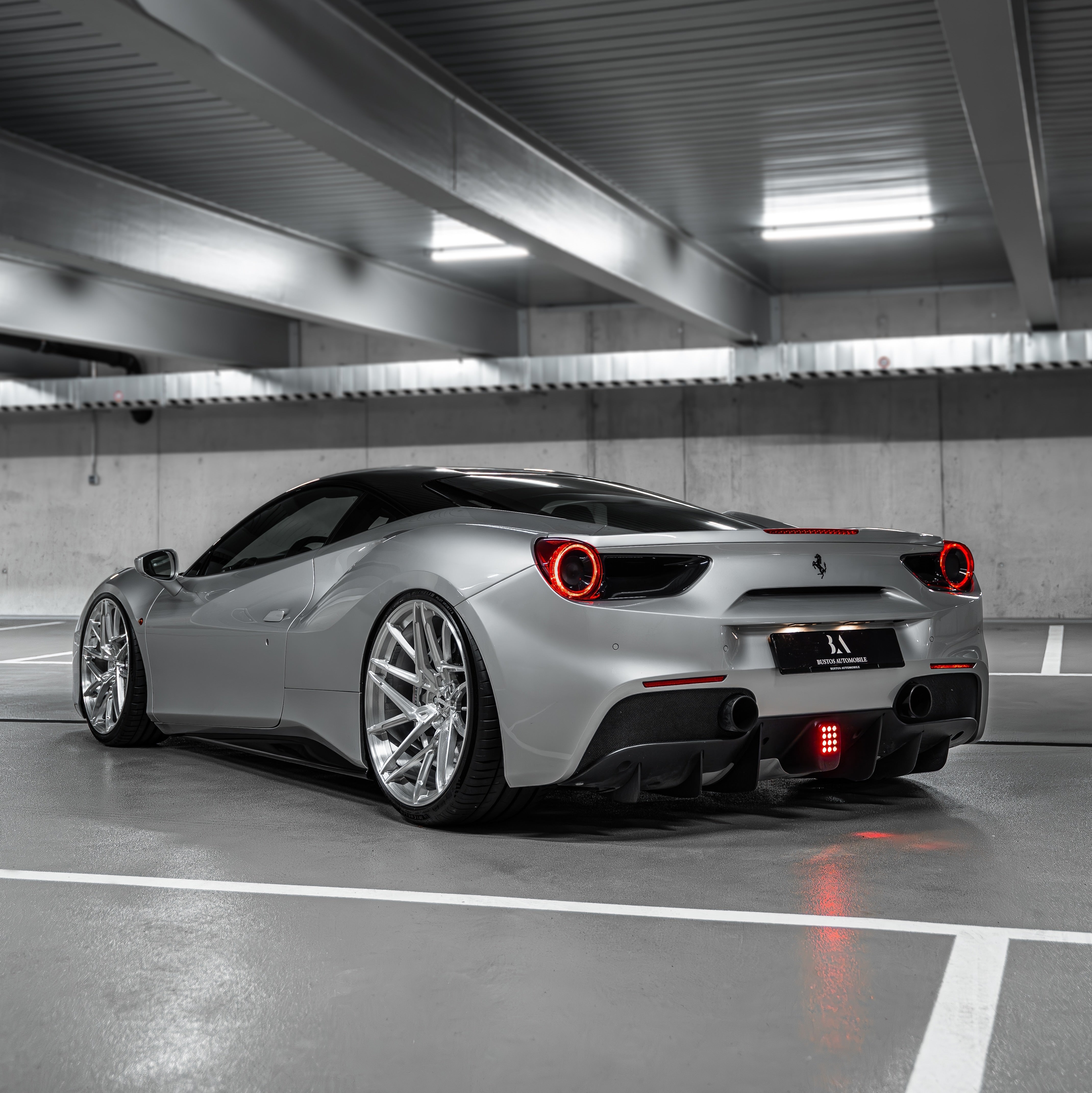 Rear quarter angle highlighting the Monoblock Forged, Super Deep Concave stance of the Radi8 R803 on the 488 GTB. | Monoblock Forged, Super Deep Concave Felgen