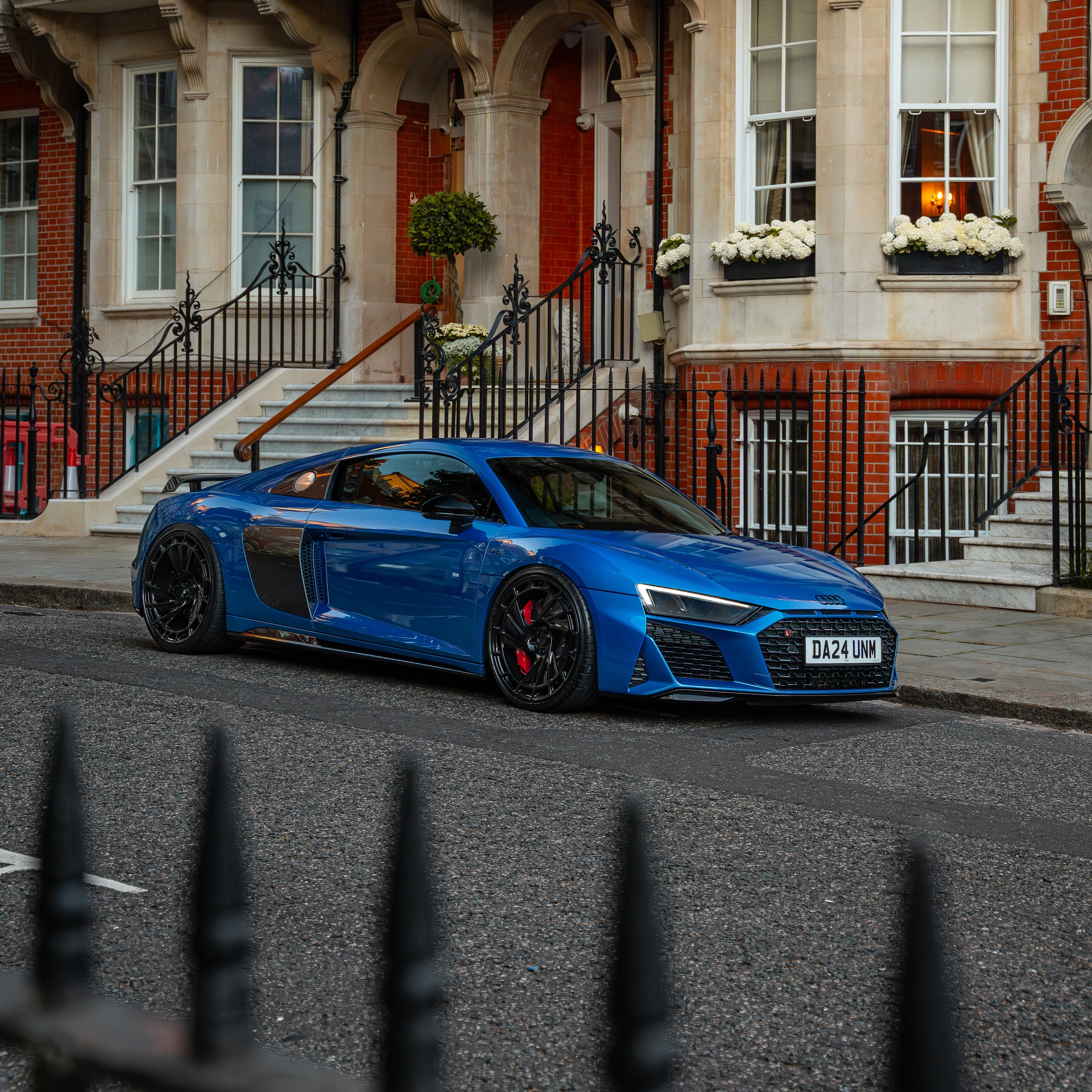 Rear quarter angle highlighting the Monoblock Forged stance of the Radi8 R808 on the R8. | Monoblock Forged Felgen