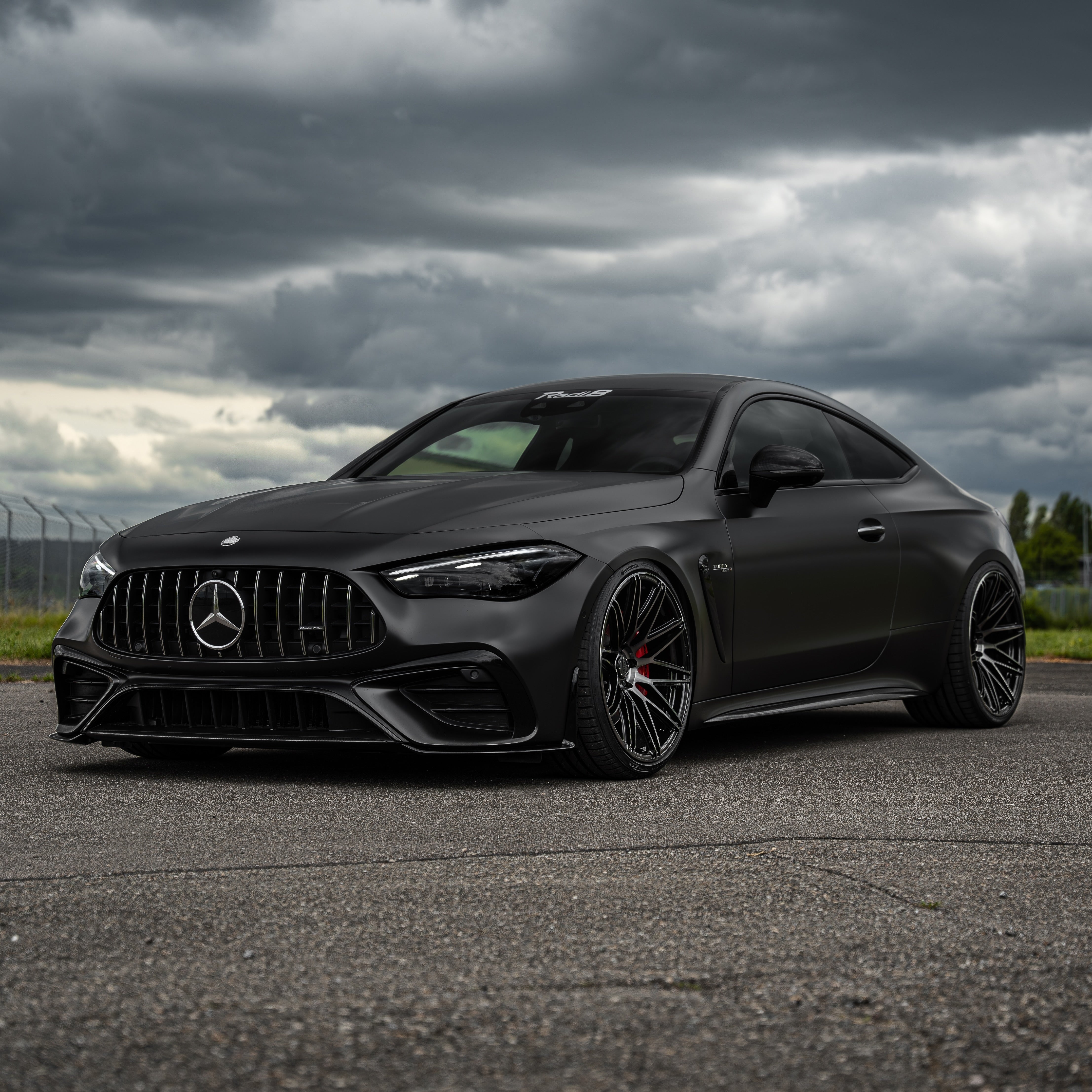 Rear quarter angle highlighting the Monoblock Forged, Deep Concave, Multi Spoke, Super Deep Concave stance of the Radi8 R80M1 on the CLE 53 AMG . | Monoblock Forged, Deep Concave, Multi Spoke, Super Deep Concave Felgen