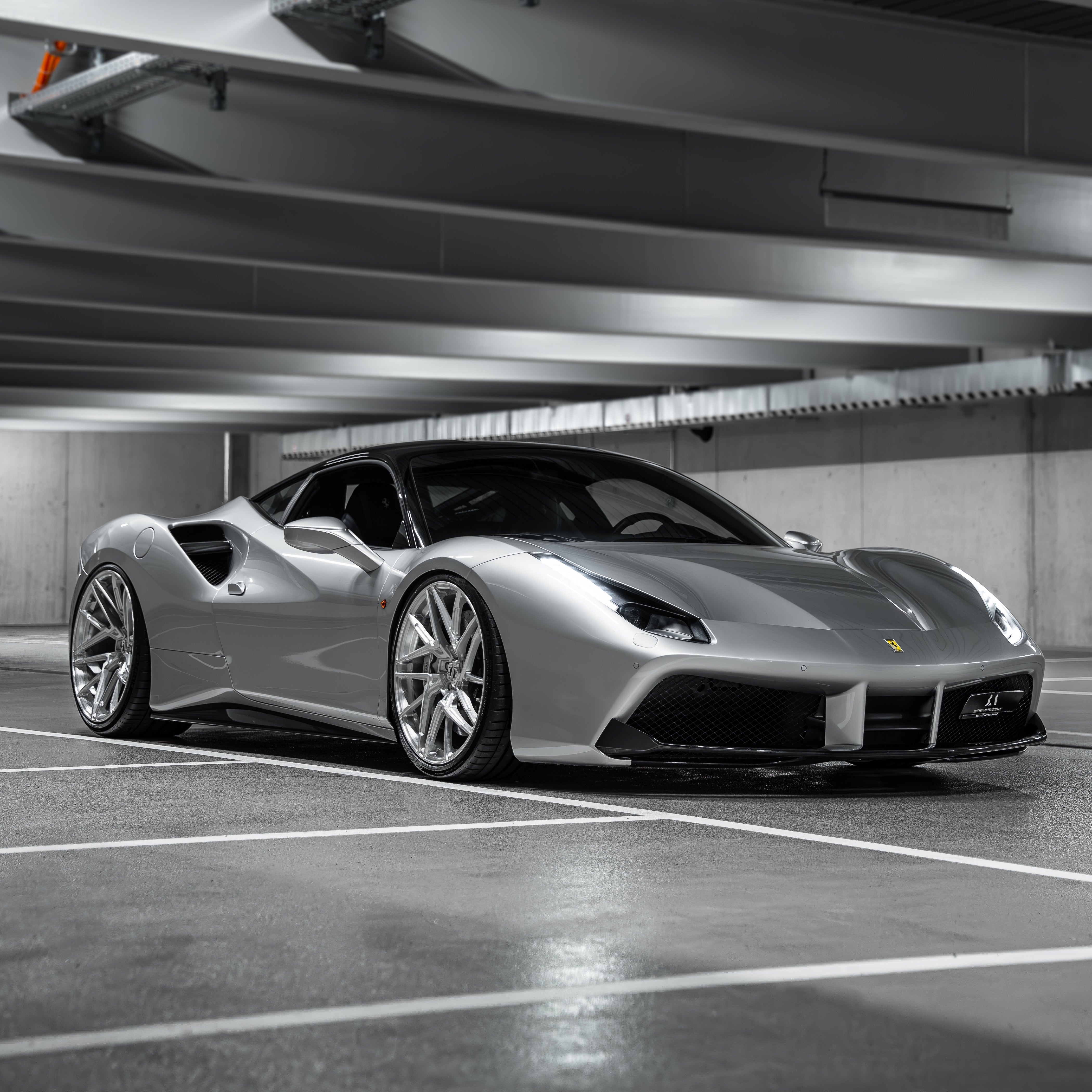 Fender fitment close-up on a lowered Ferrari 488 GTB with Novitec Gewinde. | Tieferlegung