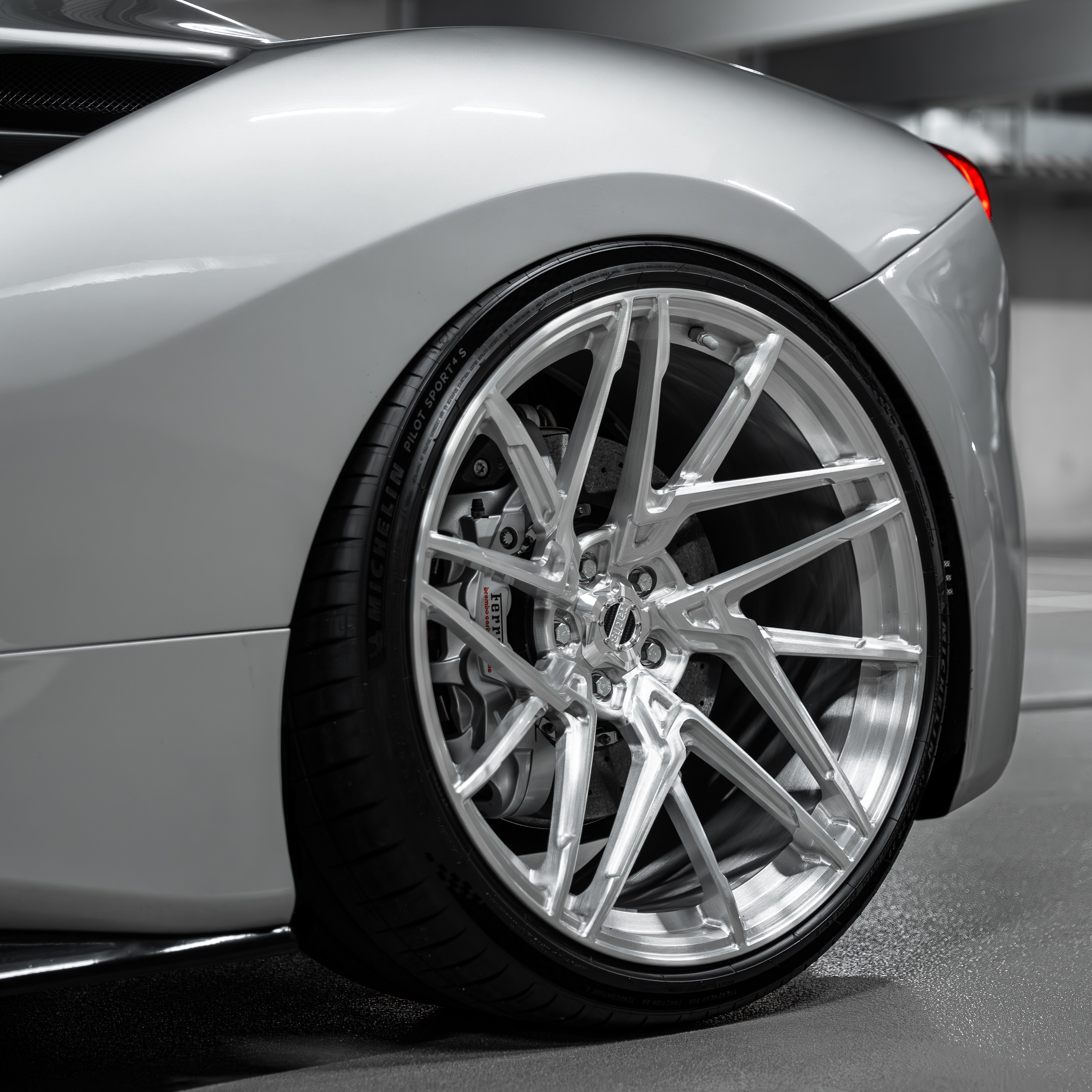 Buy custom Forged Monoblock Radi8 R803 wheels for Ferrari 488 GTB – available in 21/22 inch fitment. | Felgen kaufen