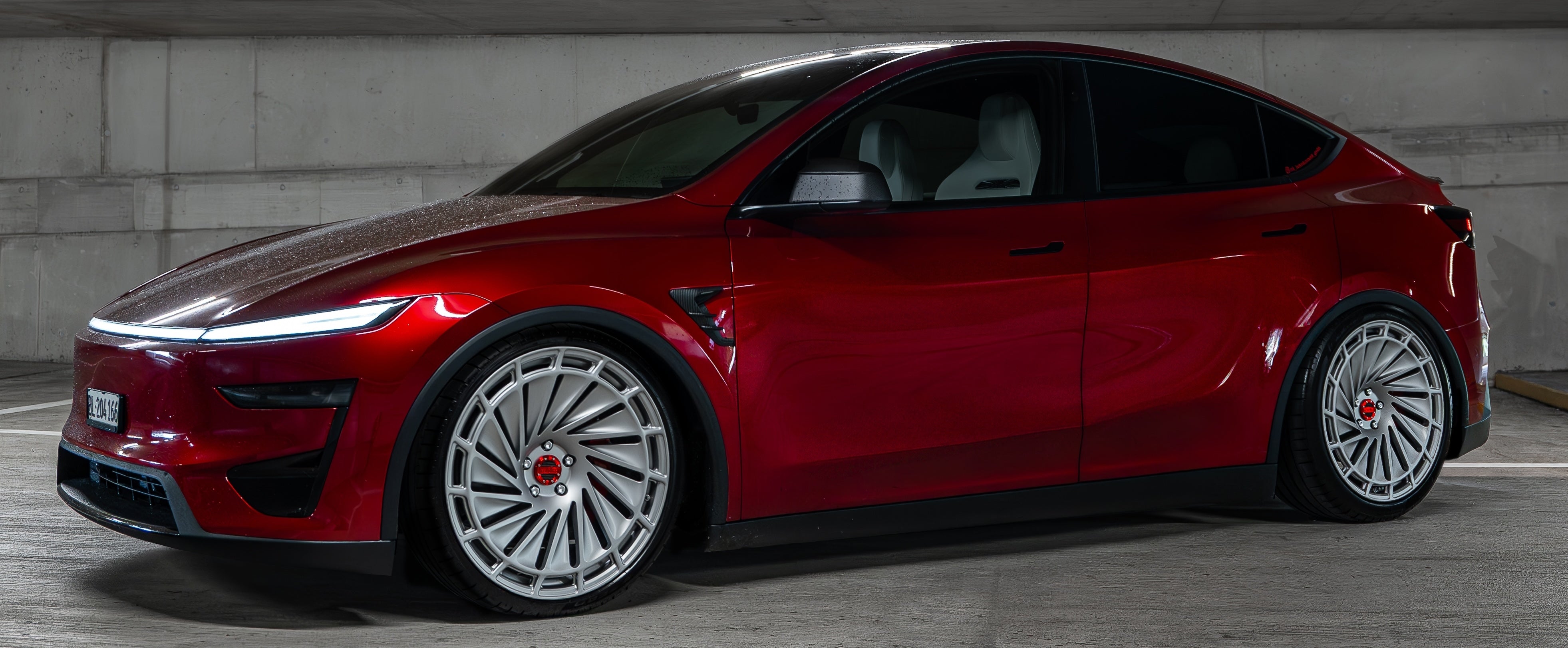 Tesla Model Y (Performance) | Radi8 R807 | Staggered 21"/21" (21x9,5J / 21x10,5J)