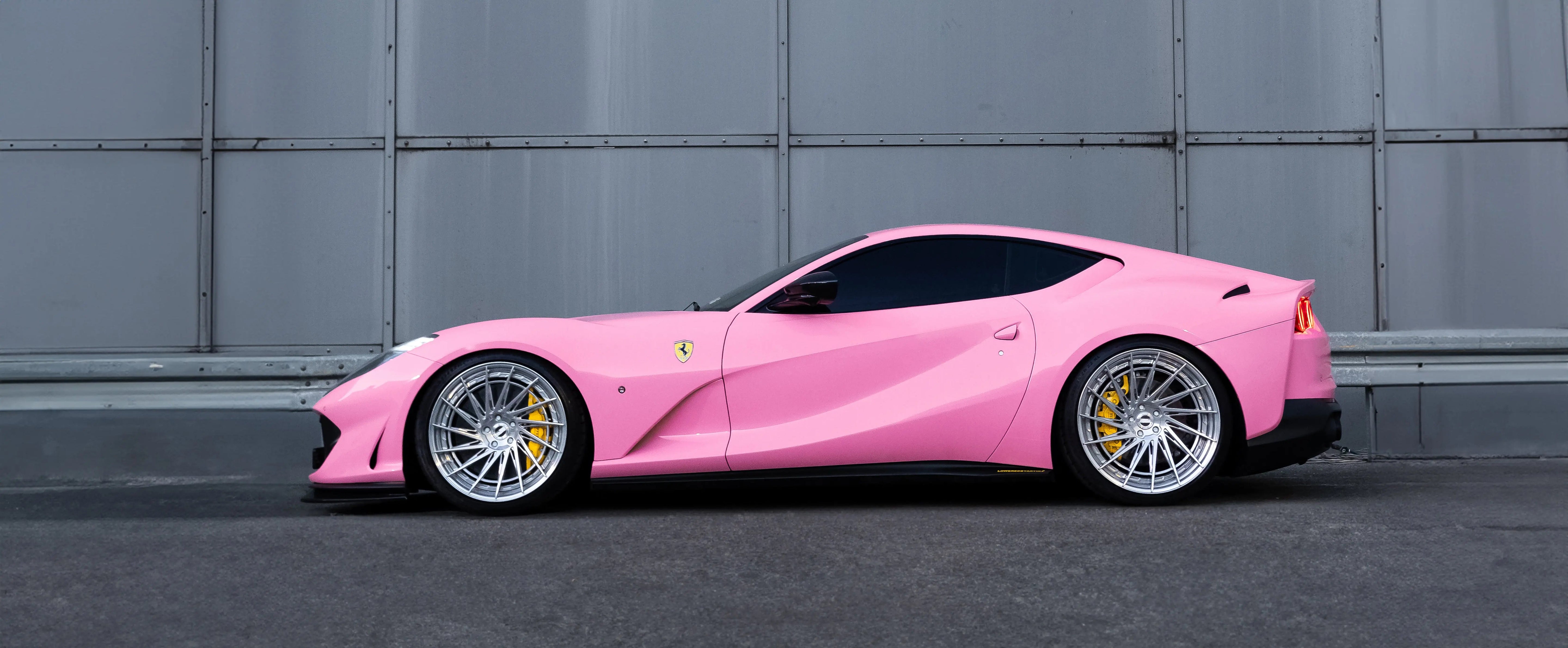 Ferrari 812 Superfast (F152) | Radi8 R801 | Double-Staggerd 21"/22" (21x10,5J / 22x12J)