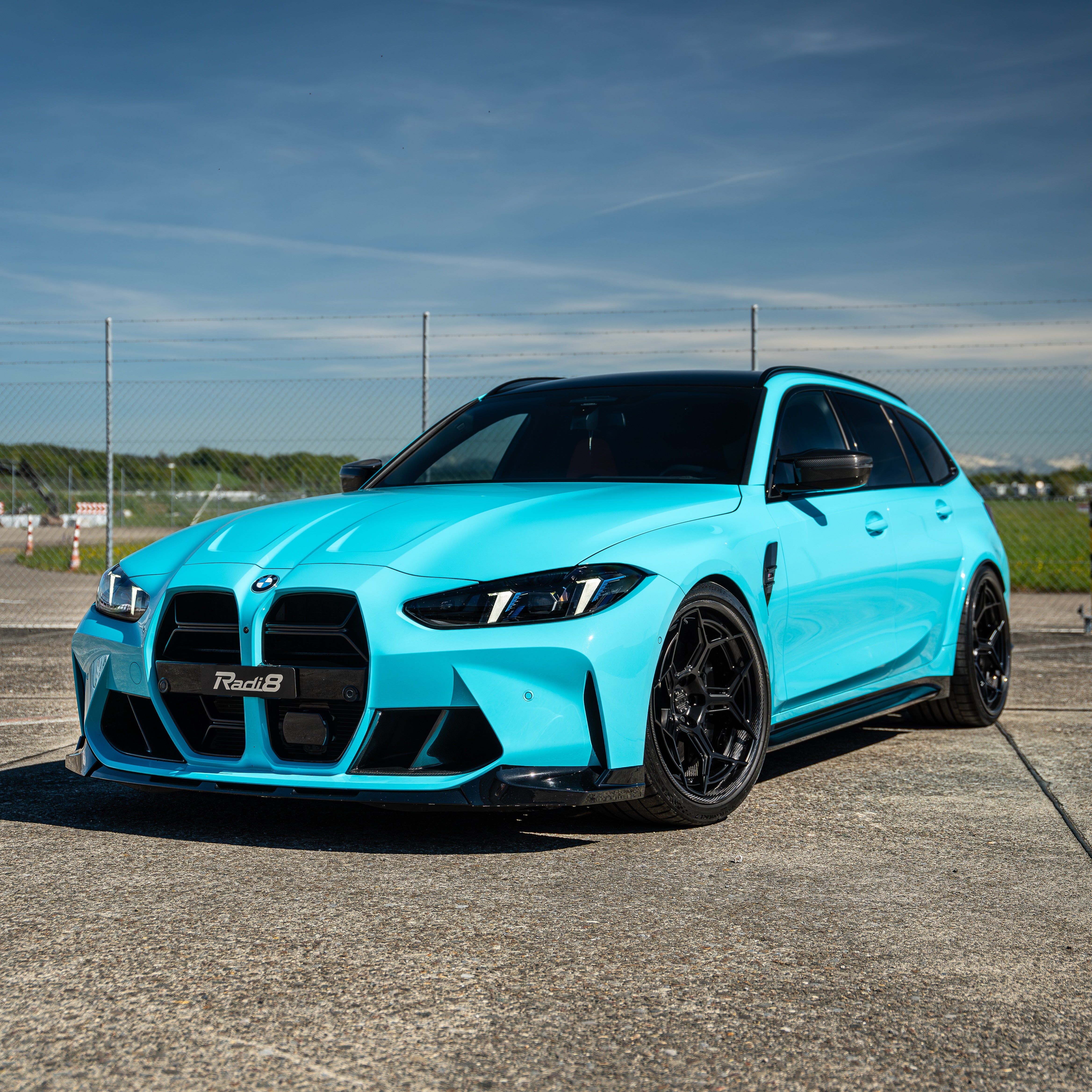 Front view of BMW  M3 Touring (G81) fitted with Radi8 R804 wheels in Black Satin. | BMW  Felgen