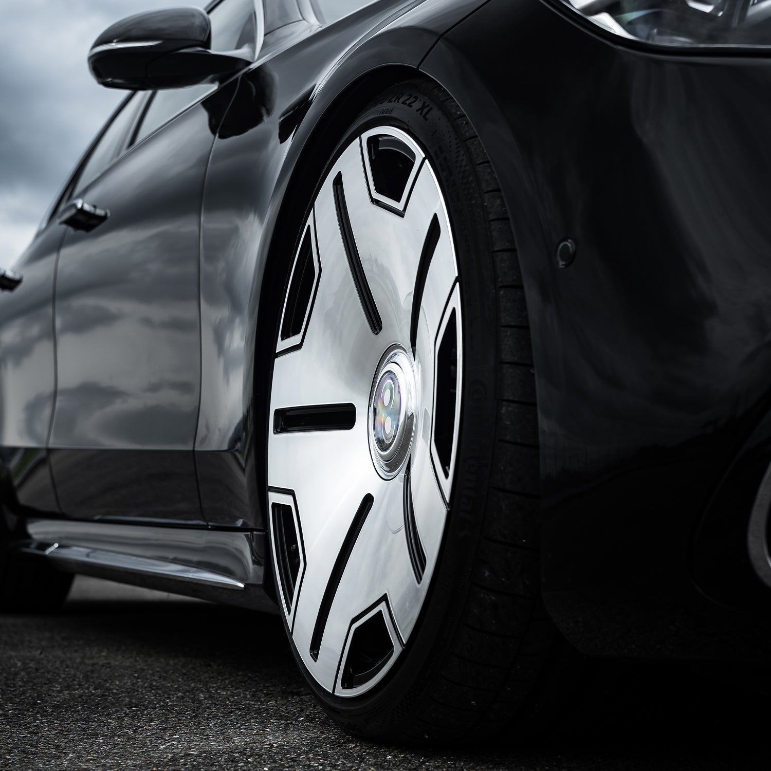 Close-Up of Radi8 R8L01 Forged Wheels 22 Inch Silver – Mercedes S400 W223 Fitment Detail