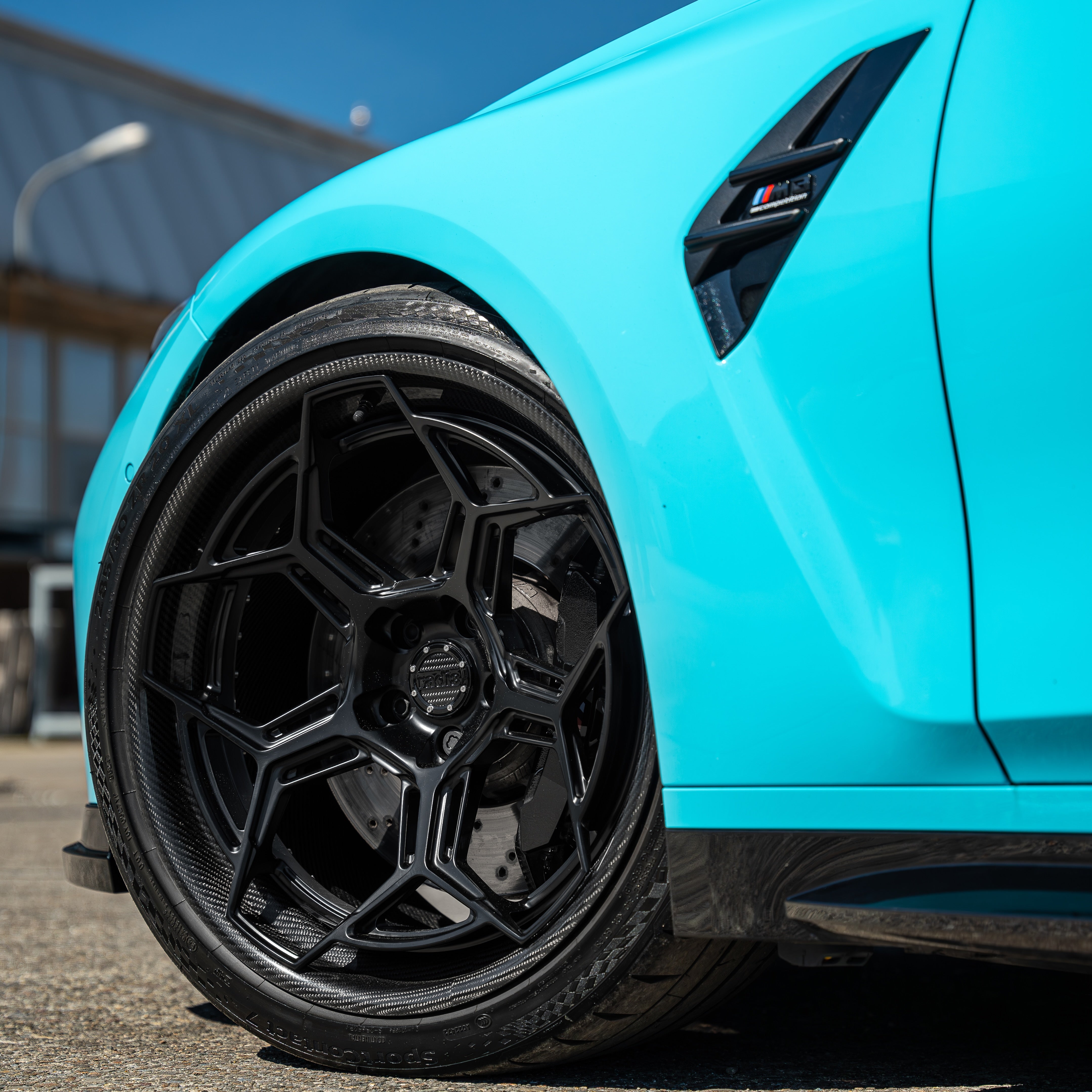Rear quarter angle highlighting the Full Carbon, 2-Piece Carbon, Carbon Fiber, Super Deep Concave stance of the Radi8 R804 on the M3 Touring. | Full Carbon, 2-Piece Carbon, Carbon Fiber, Super Deep Concave Felgen