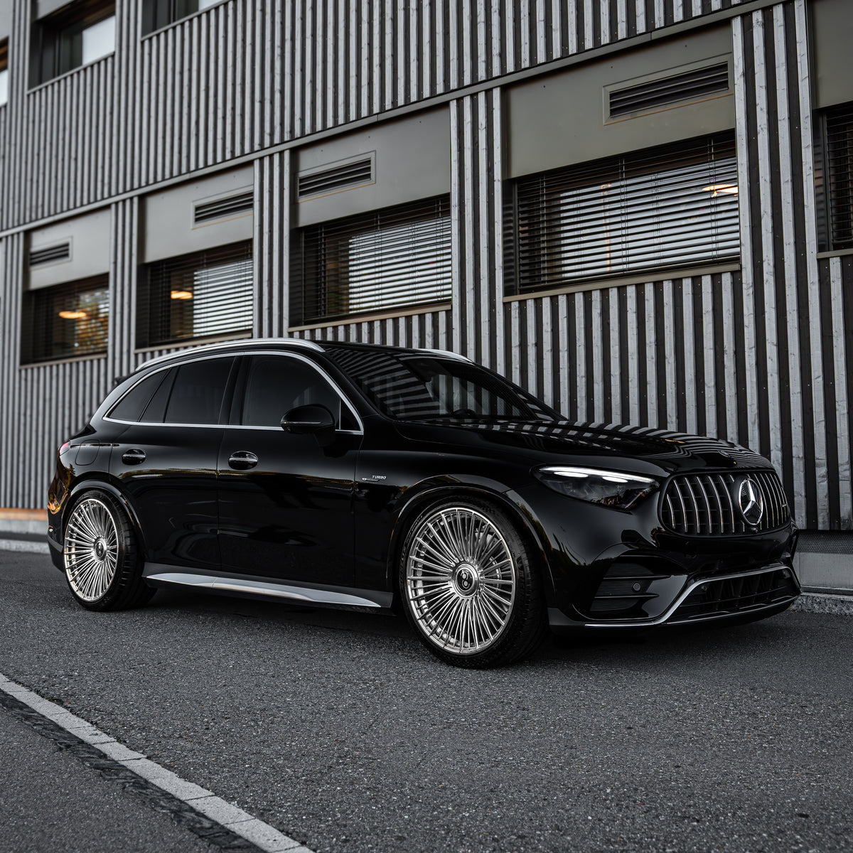 Buy custom Forged Monoblock Radi8 R80BM1F wheels for Mercedes-benz GLC 63 AMG – available in 22/22 inch fitment. | Felgen kaufen